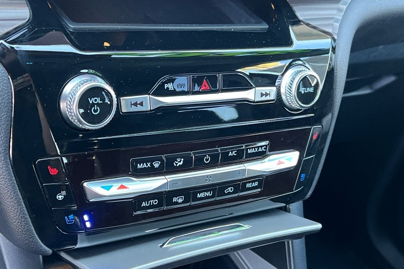 Ford Explorer Vehicle Full-screen Gallery Image 22