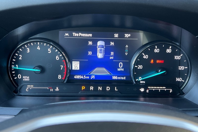 Ford Explorer Vehicle Full-screen Gallery Image 26