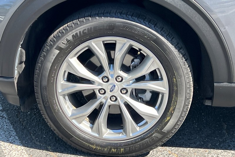 Ford Explorer Vehicle Full-screen Gallery Image 28