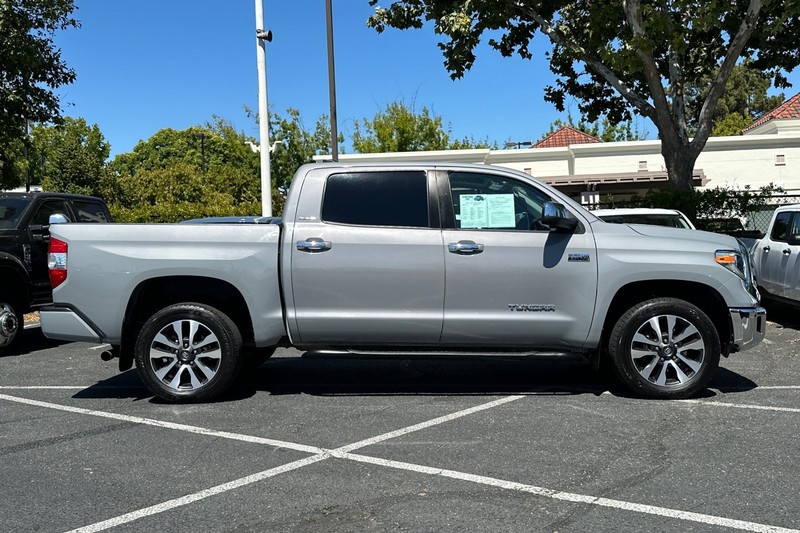 Toyota Tundra 4WD Vehicle Full-screen Gallery Image 03