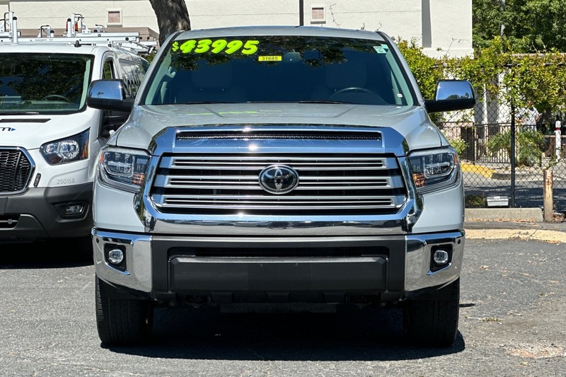 Toyota Tundra 4WD Vehicle Full-screen Gallery Image 09