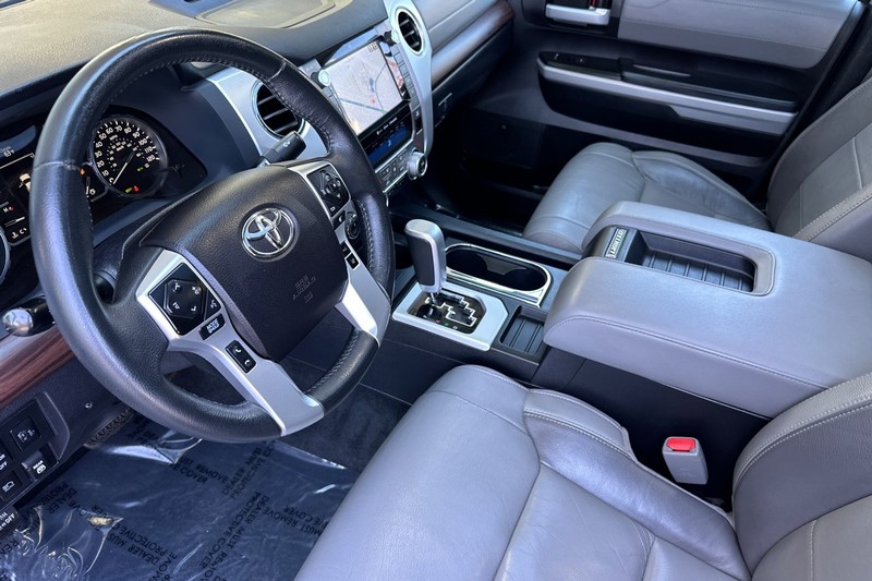 Toyota Tundra 4WD Vehicle Full-screen Gallery Image 10