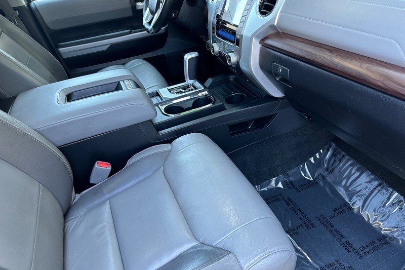 Toyota Tundra 4WD Vehicle Full-screen Gallery Image 15