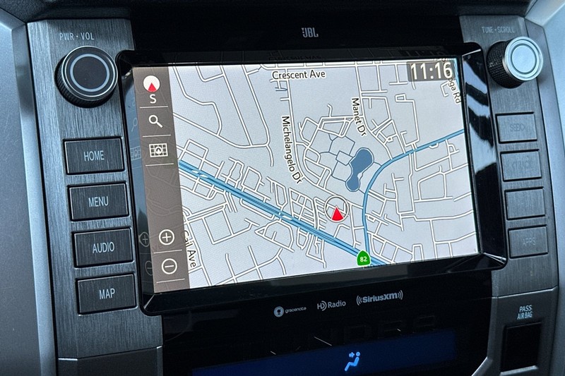 Toyota Tundra 4WD Vehicle Full-screen Gallery Image 18