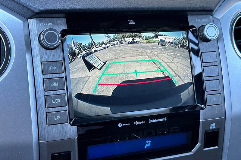 Toyota Tundra 4WD Vehicle Full-screen Gallery Image 19