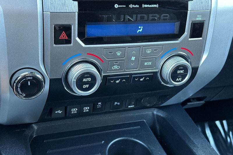 Toyota Tundra 4WD Vehicle Full-screen Gallery Image 20
