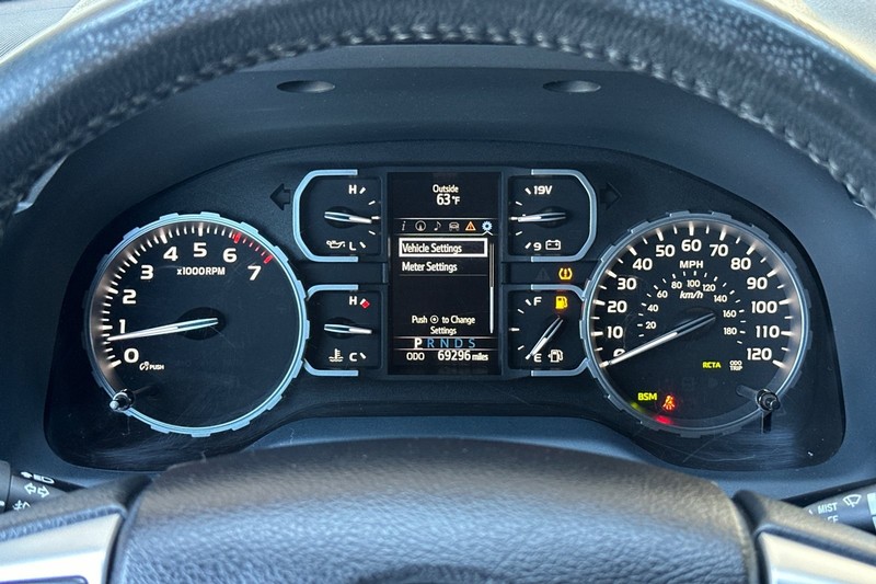 Toyota Tundra 4WD Vehicle Full-screen Gallery Image 24