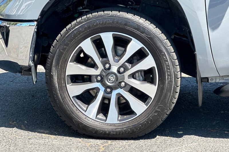 Toyota Tundra 4WD Vehicle Full-screen Gallery Image 26