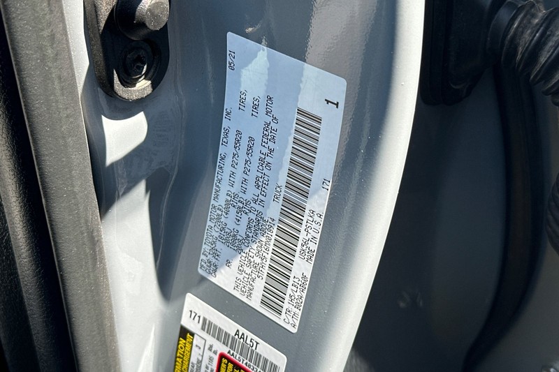 Toyota Tundra 4WD Vehicle Full-screen Gallery Image 28