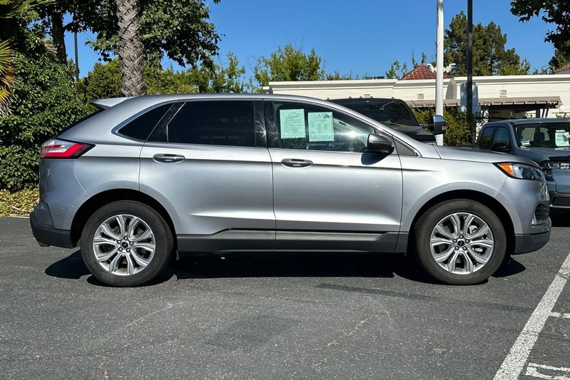 Ford Edge Vehicle Full-screen Gallery Image 03