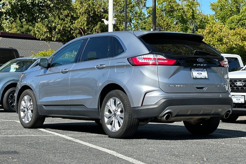 Ford Edge Vehicle Full-screen Gallery Image 06