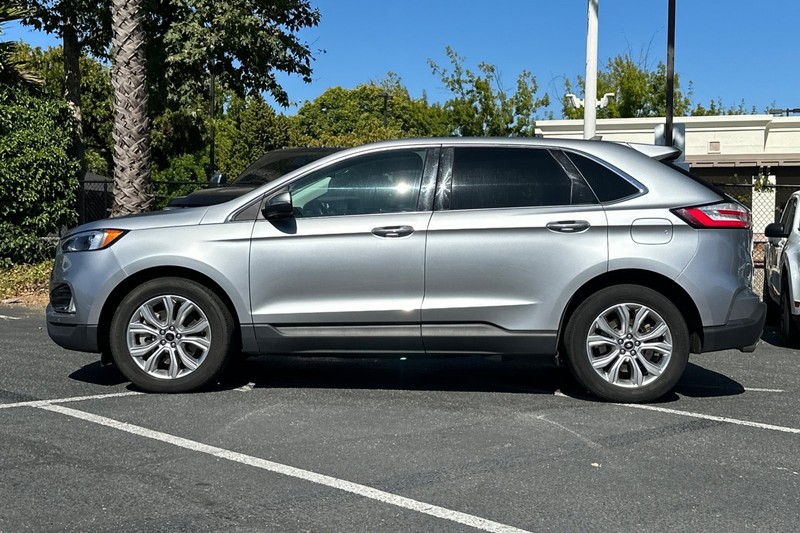 Ford Edge Vehicle Full-screen Gallery Image 08