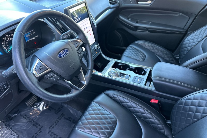 Ford Edge Vehicle Full-screen Gallery Image 11