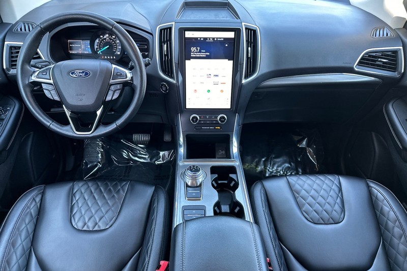 Ford Edge Vehicle Full-screen Gallery Image 14