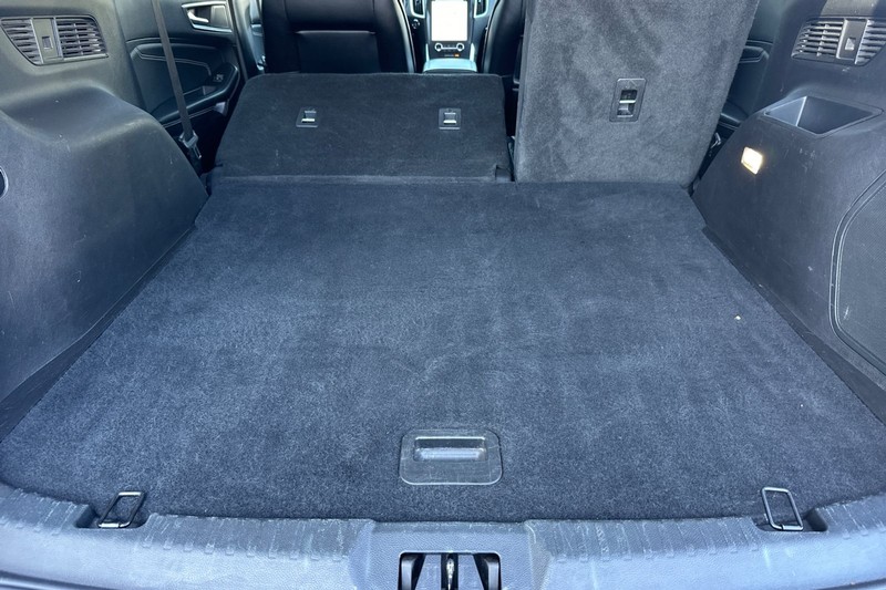 Ford Edge Vehicle Full-screen Gallery Image 16