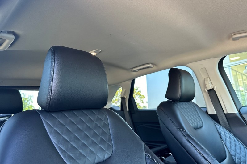 Ford Edge Vehicle Full-screen Gallery Image 18