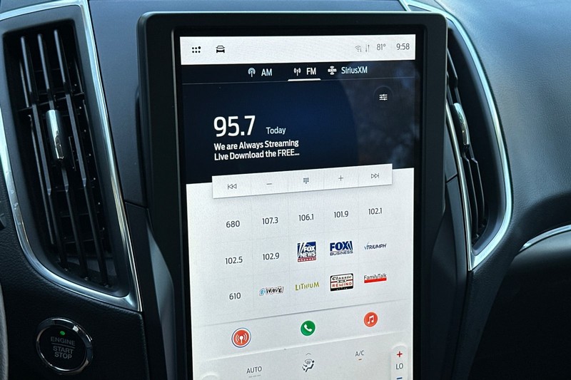 Ford Edge Vehicle Full-screen Gallery Image 19