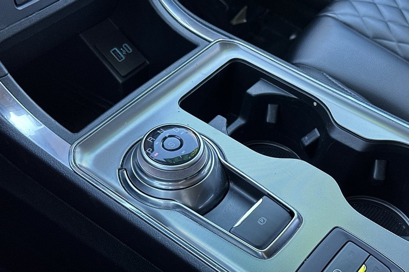Ford Edge Vehicle Full-screen Gallery Image 22