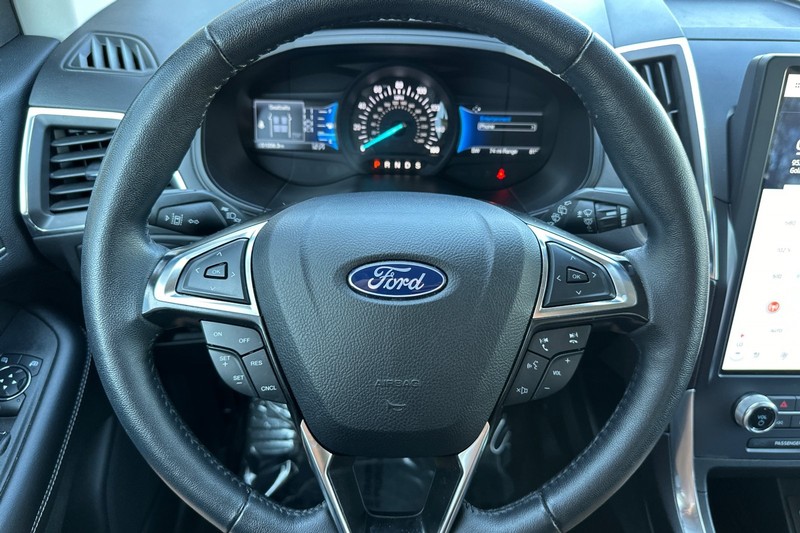 Ford Edge Vehicle Full-screen Gallery Image 24