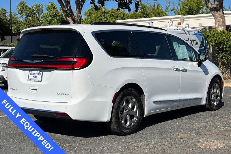Chrysler Pacifica Vehicle Full-screen Gallery Image 04