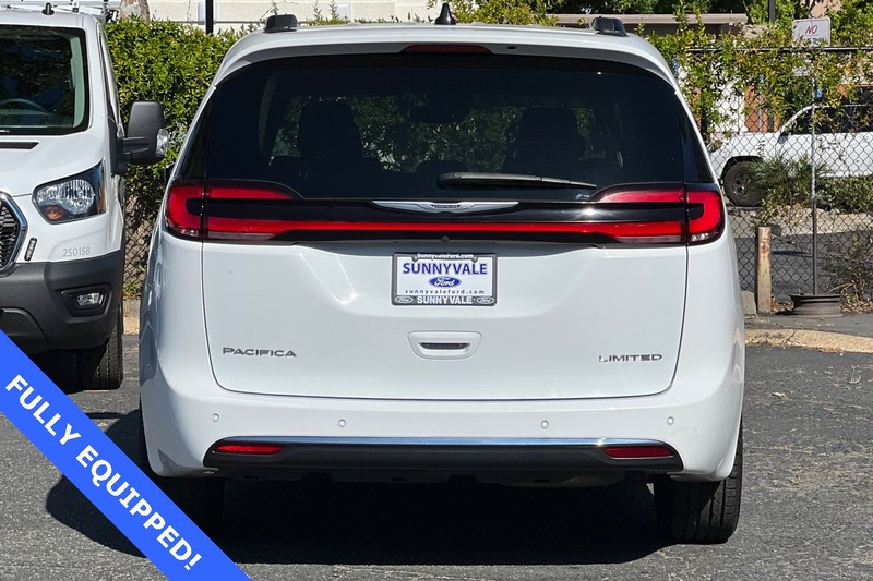 Chrysler Pacifica Vehicle Full-screen Gallery Image 05