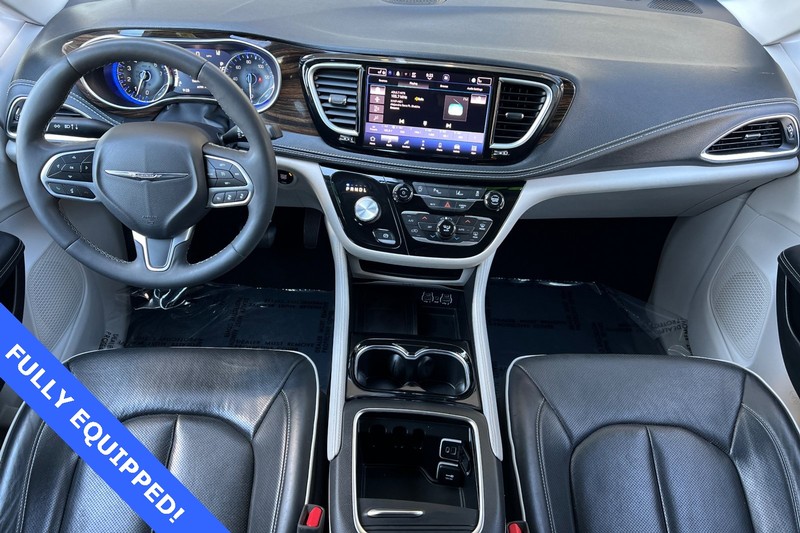 Chrysler Pacifica Vehicle Full-screen Gallery Image 14