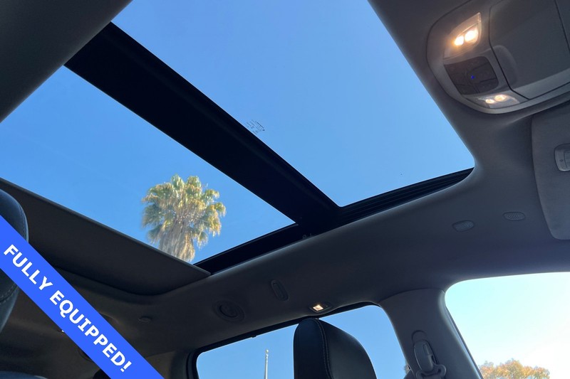 Chrysler Pacifica Vehicle Full-screen Gallery Image 18