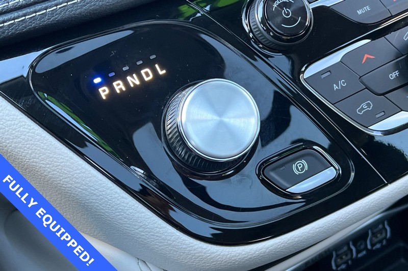 Chrysler Pacifica Vehicle Full-screen Gallery Image 22