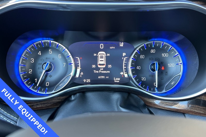 Chrysler Pacifica Vehicle Full-screen Gallery Image 26