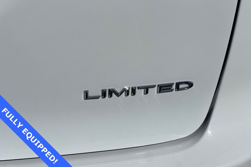 Chrysler Pacifica Vehicle Full-screen Gallery Image 29