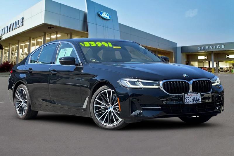 BMW 5 Series Vehicle Full-screen Gallery Image 02