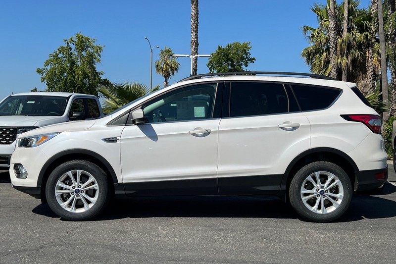Ford Escape Vehicle Full-screen Gallery Image 08