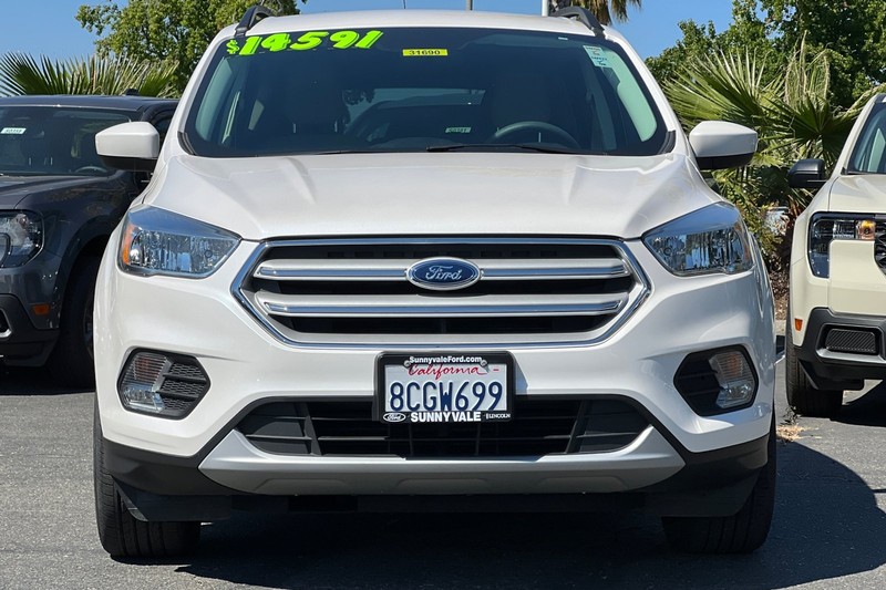 Ford Escape Vehicle Full-screen Gallery Image 10