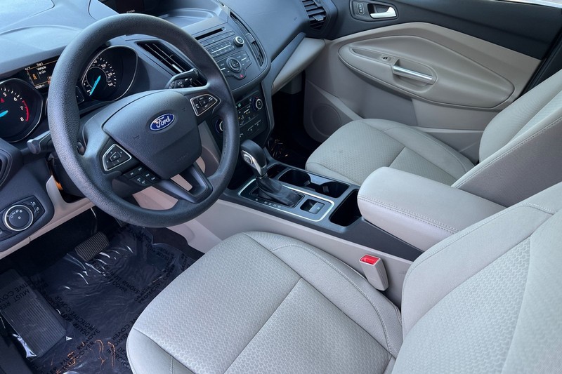 Ford Escape Vehicle Full-screen Gallery Image 11