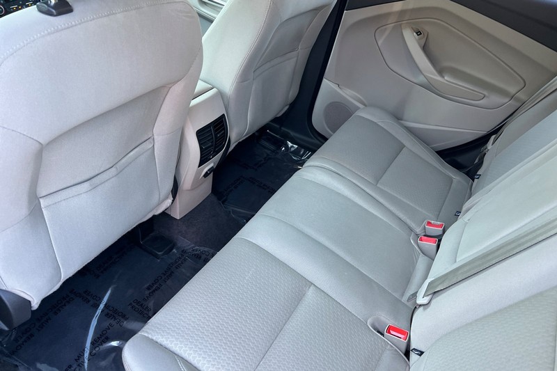 Ford Escape Vehicle Full-screen Gallery Image 13