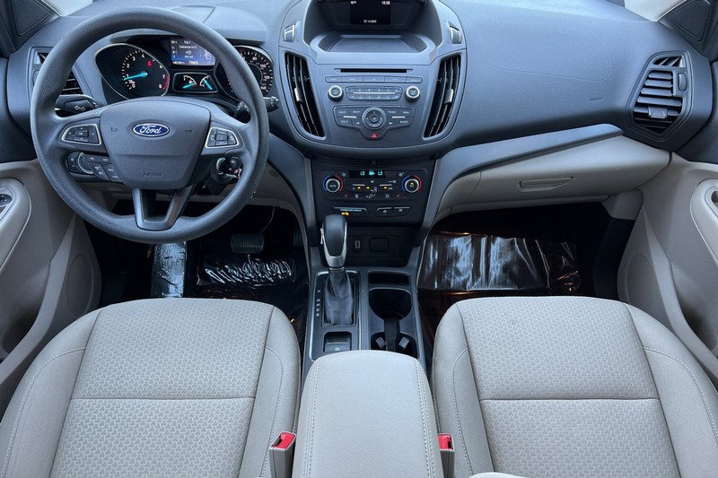 Ford Escape Vehicle Full-screen Gallery Image 14