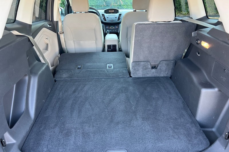 Ford Escape Vehicle Full-screen Gallery Image 16