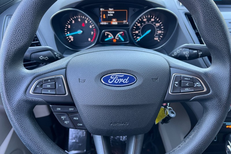 Ford Escape Vehicle Full-screen Gallery Image 23