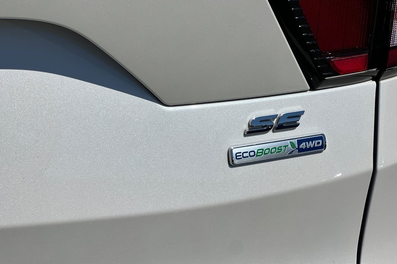 Ford Escape Vehicle Full-screen Gallery Image 27