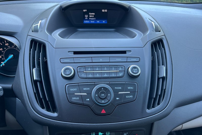 Ford Escape Vehicle Full-screen Gallery Image 28