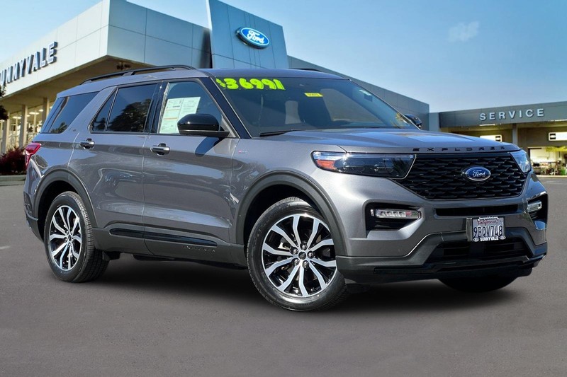Ford Explorer Vehicle Full-screen Gallery Image 02
