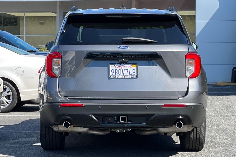 Ford Explorer Vehicle Full-screen Gallery Image 05