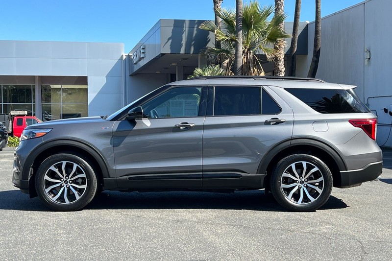Ford Explorer Vehicle Full-screen Gallery Image 08