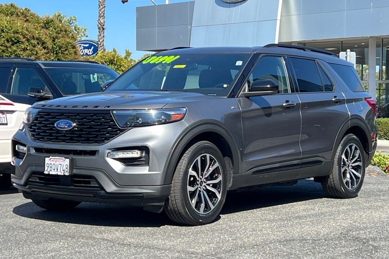 Ford Explorer Vehicle Full-screen Gallery Image 09