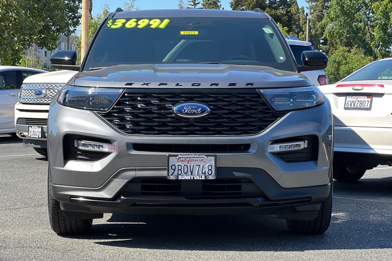 Ford Explorer Vehicle Full-screen Gallery Image 10