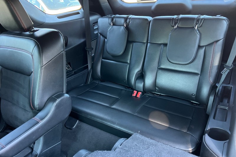Ford Explorer Vehicle Full-screen Gallery Image 16