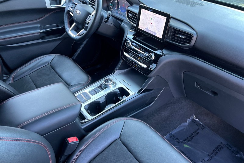 Ford Explorer Vehicle Full-screen Gallery Image 17