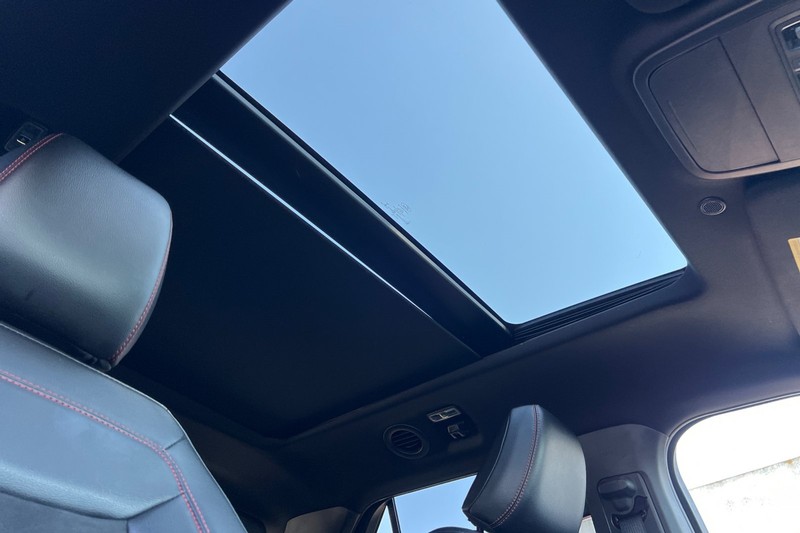 Ford Explorer Vehicle Full-screen Gallery Image 18