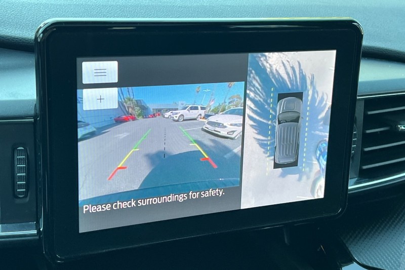 Ford Explorer Vehicle Full-screen Gallery Image 21
