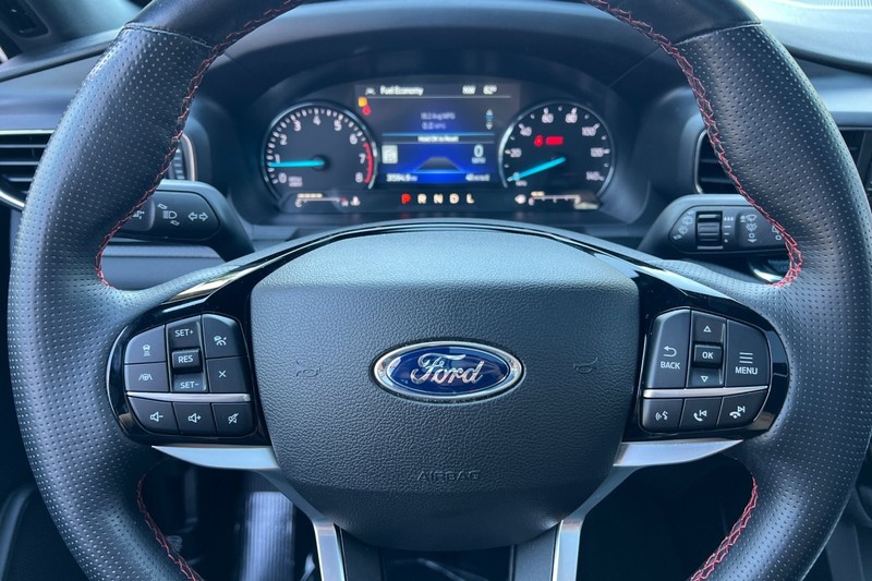 Ford Explorer Vehicle Full-screen Gallery Image 25